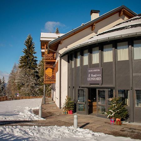 Hotel Leonard Nova Ponente Kültér fotó