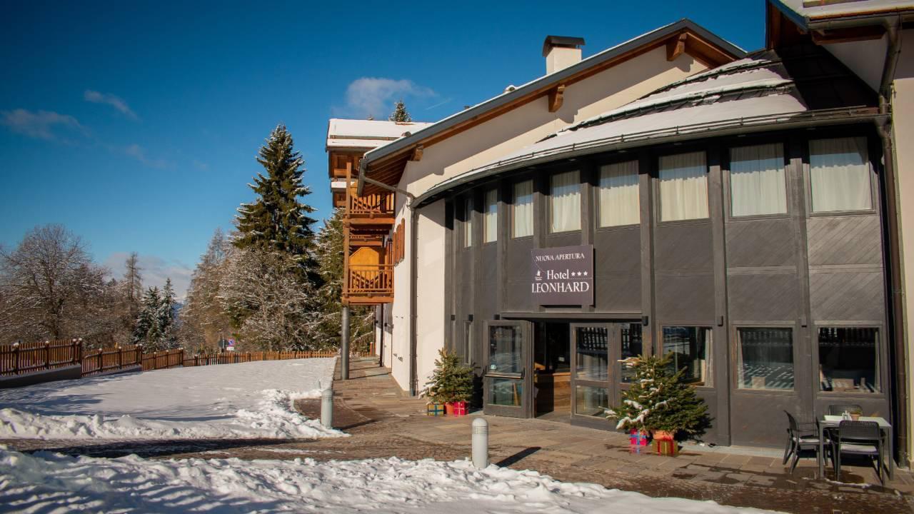 Hotel Leonard Nova Ponente Kültér fotó