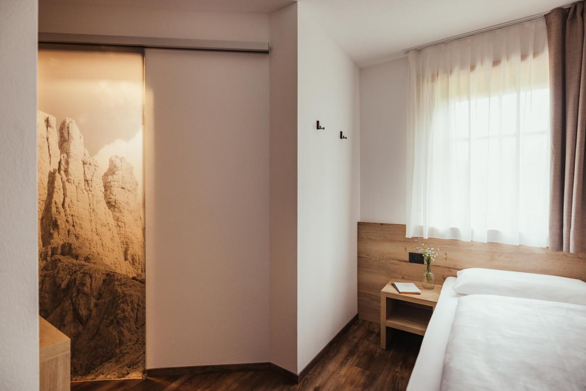 Hotel Leonard Nova Ponente Kültér fotó