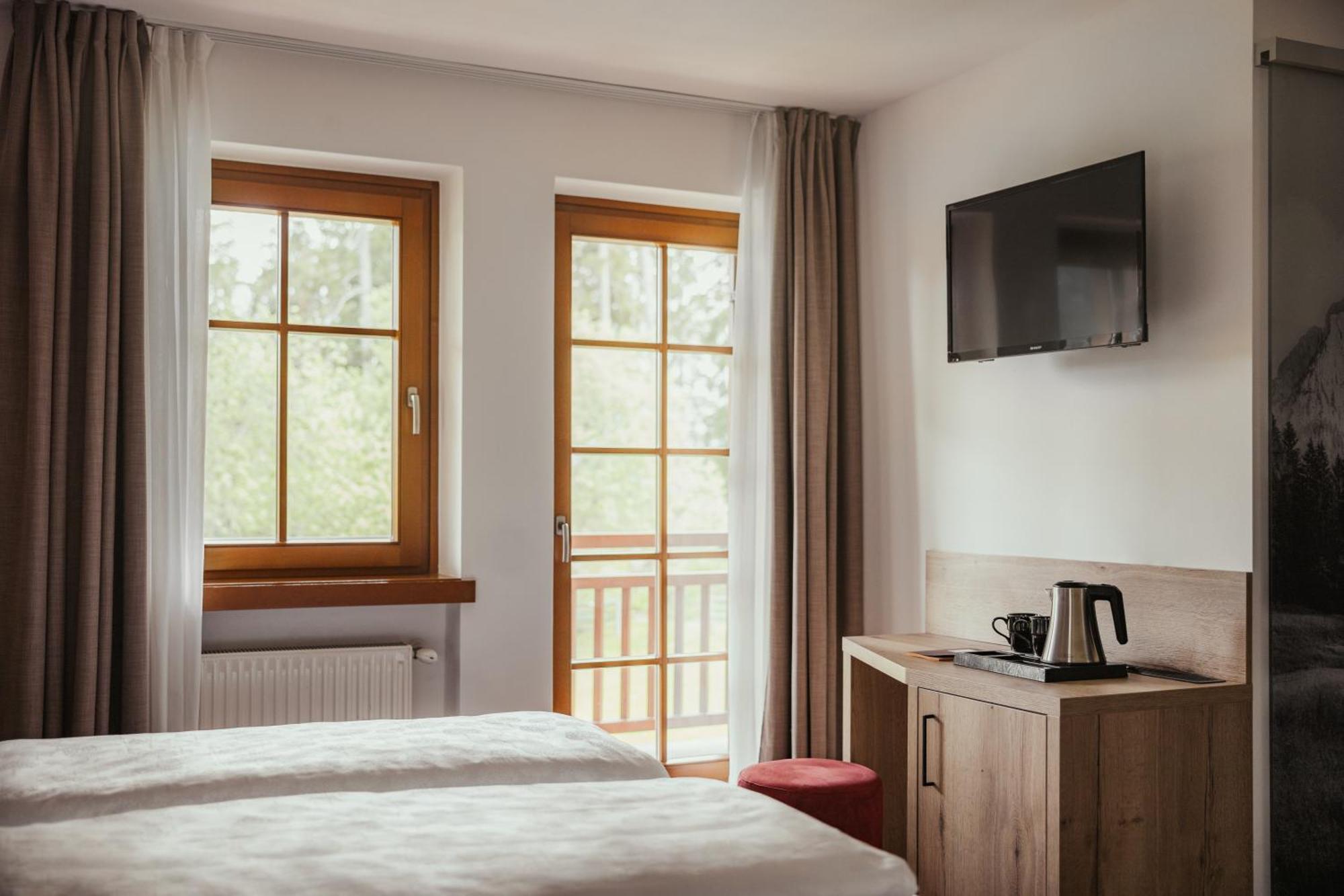 Hotel Leonard Nova Ponente Kültér fotó