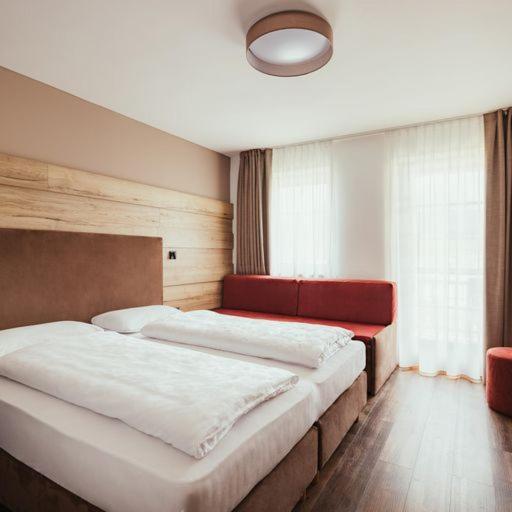 Hotel Leonard Nova Ponente Kültér fotó