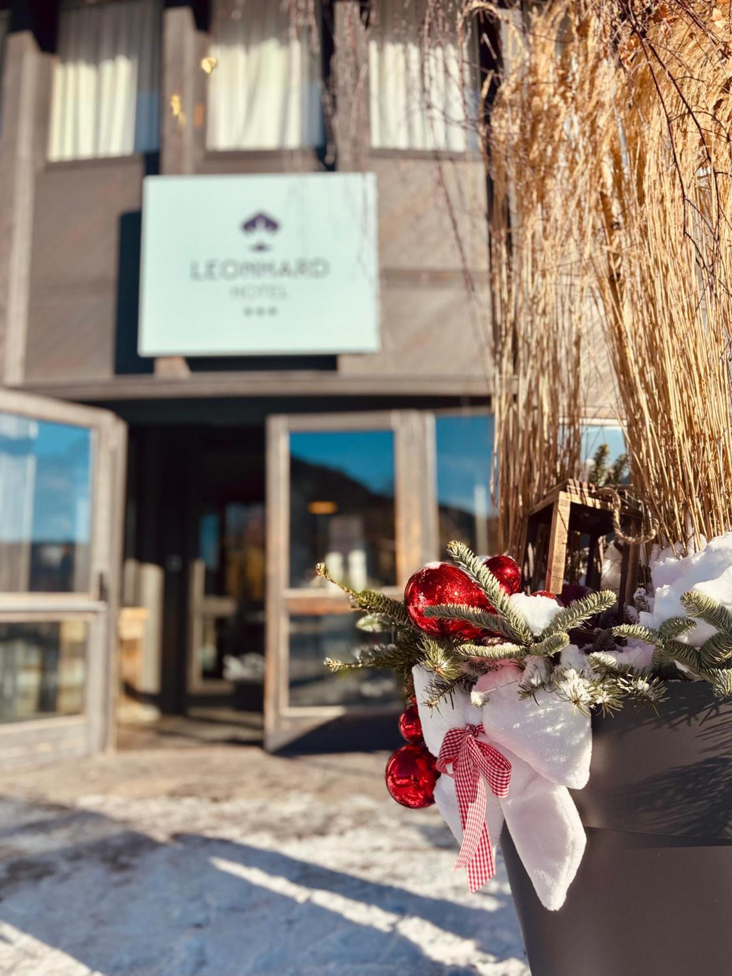 Hotel Leonard Nova Ponente Kültér fotó